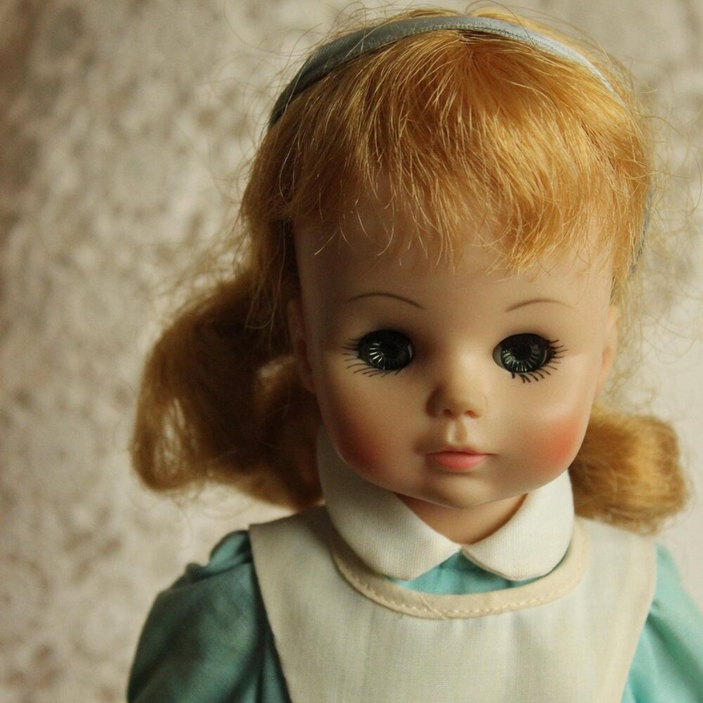 Vintage 1960s 1970s Madame Alexander Doll, Alice In Wonderland, Model # 1552 - Picture 5 of 13